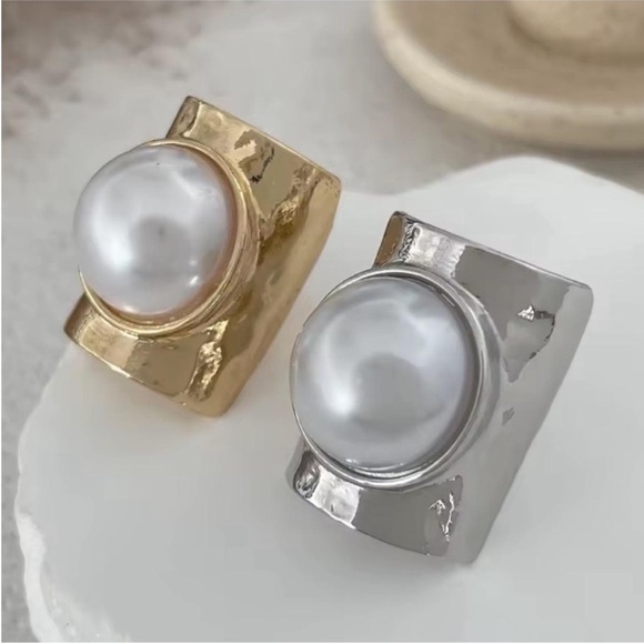 Exquisite Silver Pearl Rarity Ring - Picture 5 of 6